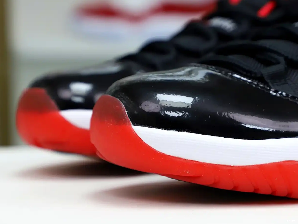 JORDAN LOW AIR RETRO BRED 11 0430